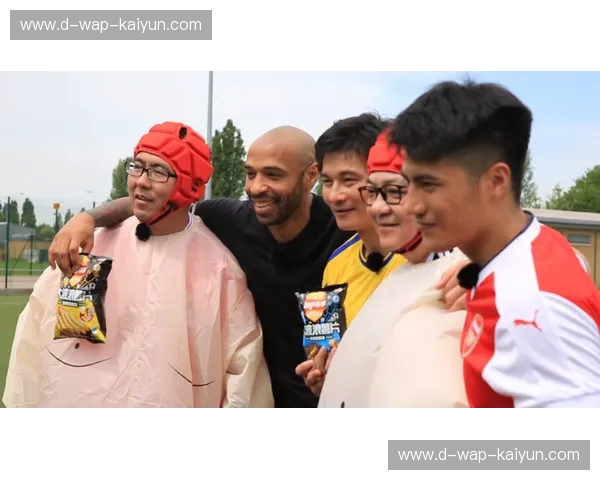 绿茵传奇的巅峰对决：亨利vs李毅，谁是真正的大帝？